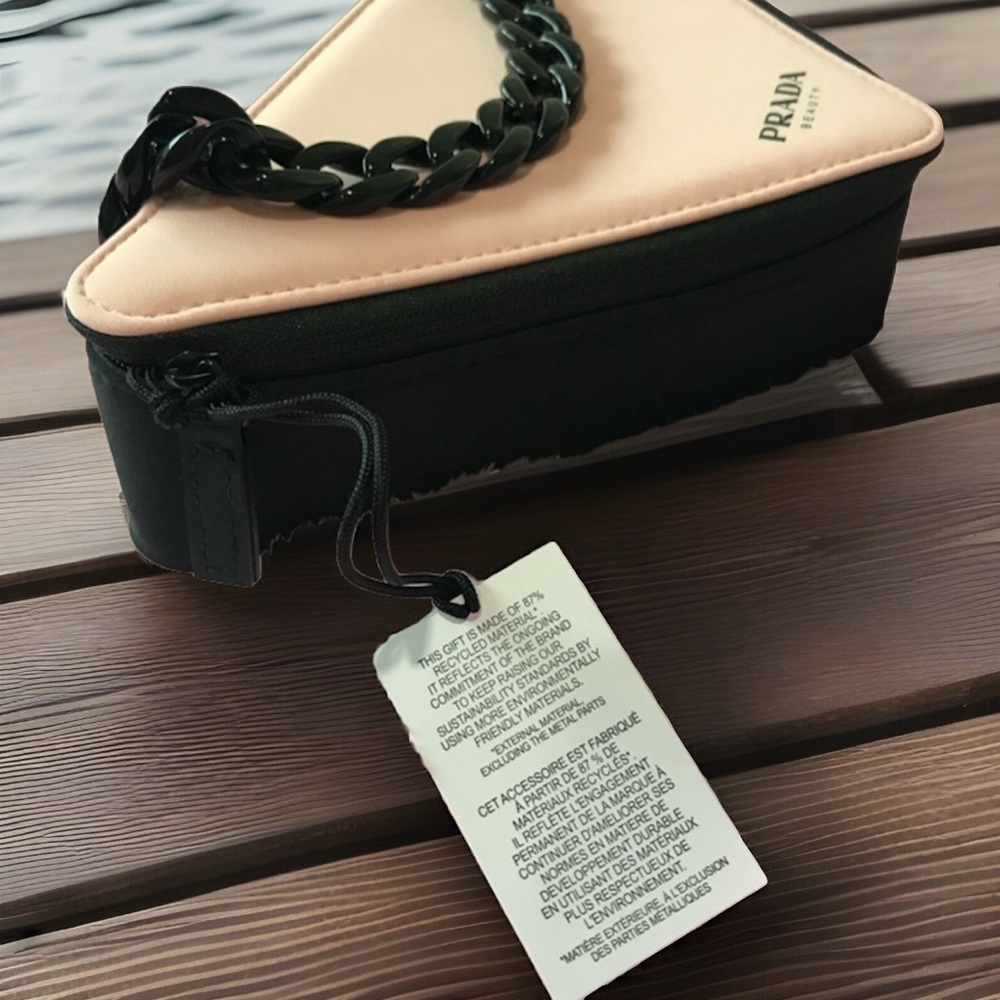 Prada - Picture 5 of 10